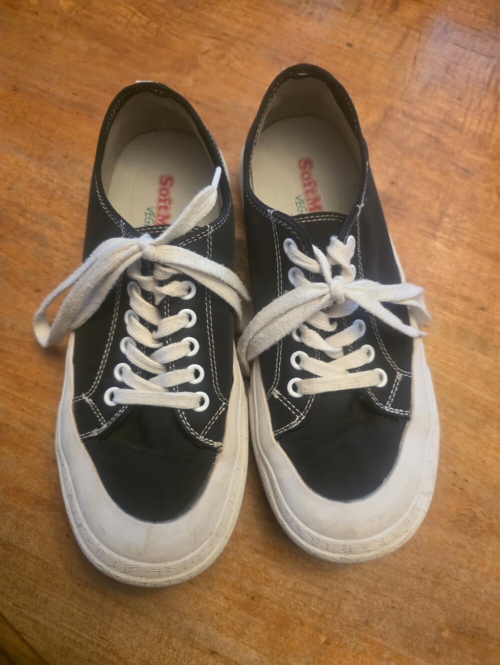 Softmoc Vegan Size 39 Black Canvas Lace-Up Sneakers with White Soles